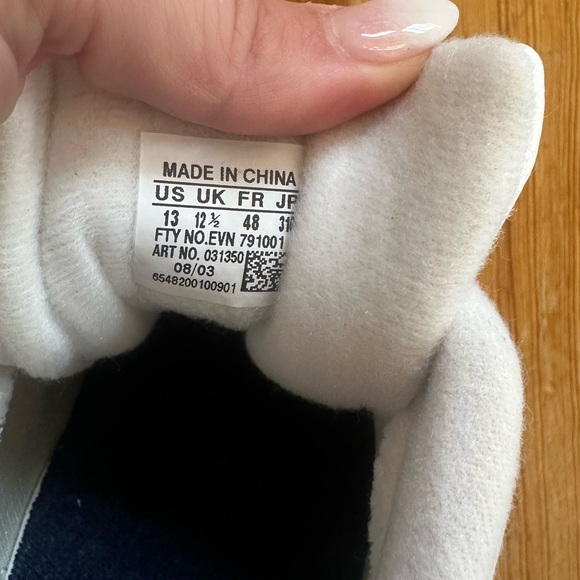 Adidas Men's White Sneakers with Black Details - Picture 4 of 4